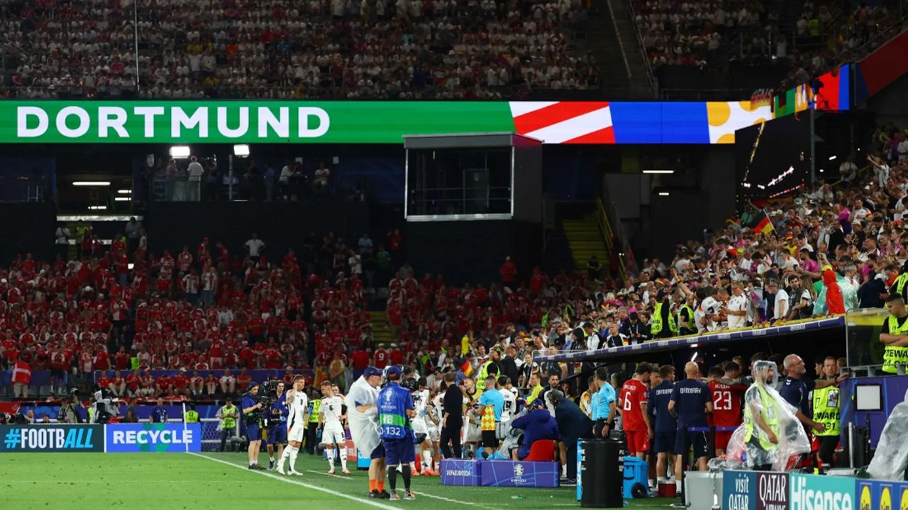 EURO 2024'te bir ilk! Hakem, sağanak ve yıldırım düşme tehlikesi nedeniyle maçı durdurdu