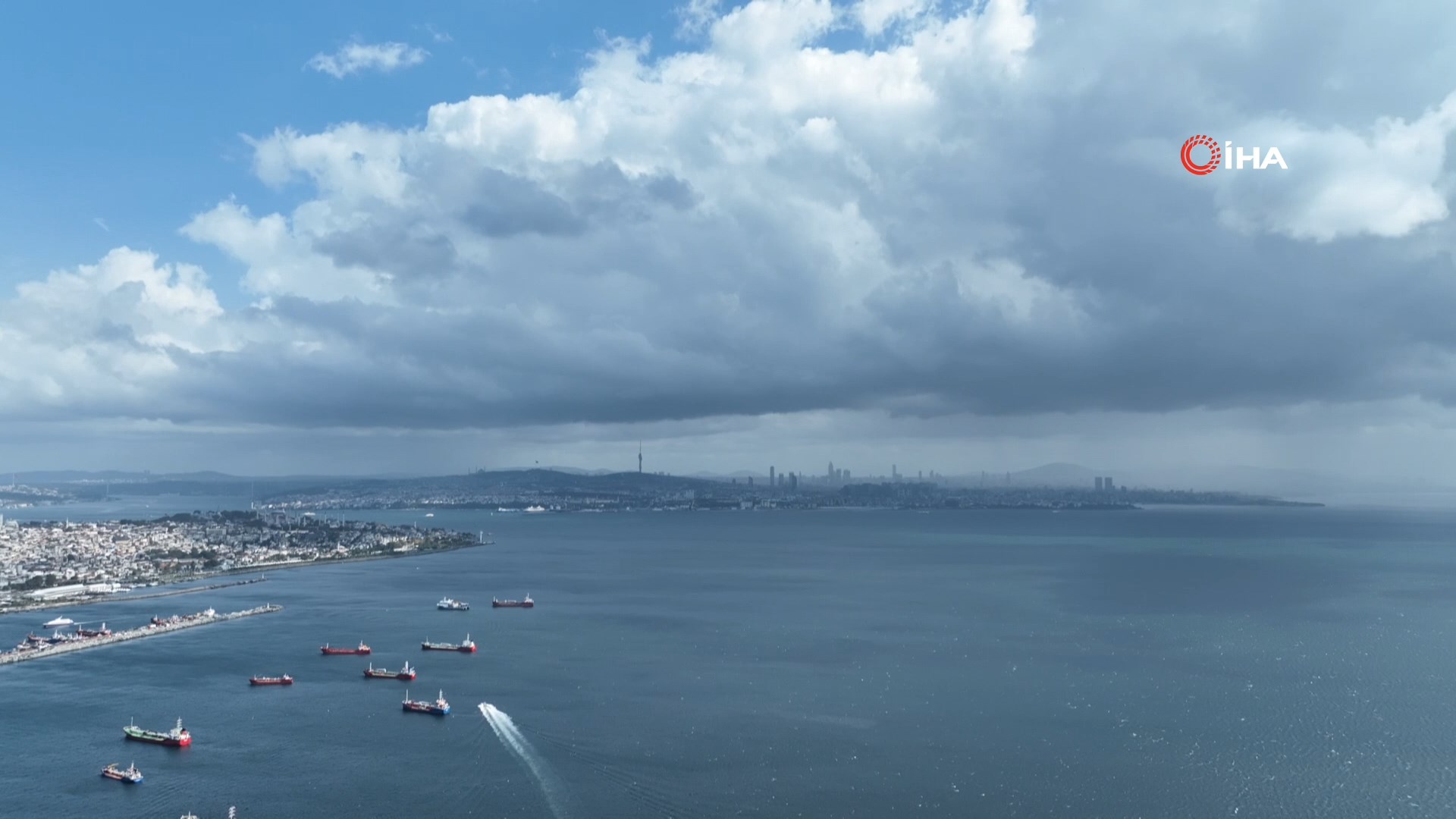 İstanbul’da yağmur bulutları dron ile görüntülendi