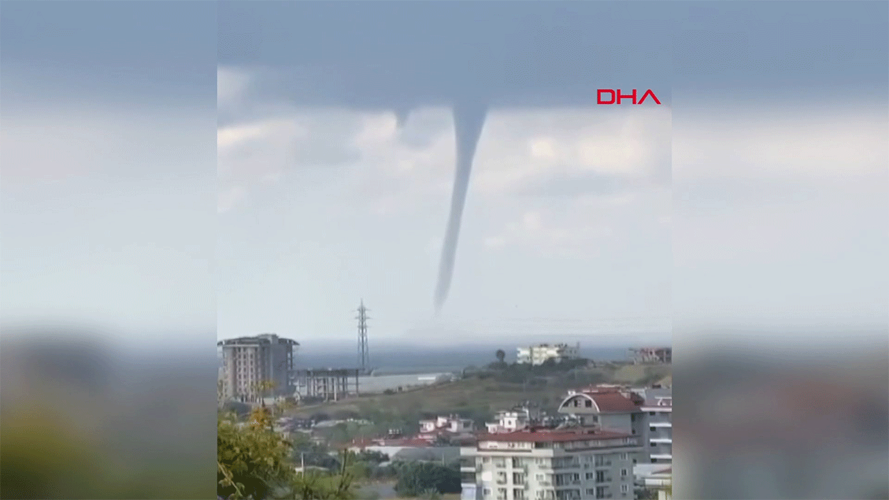 Antalya'nın Alanya ilçesinde hortum oluştu