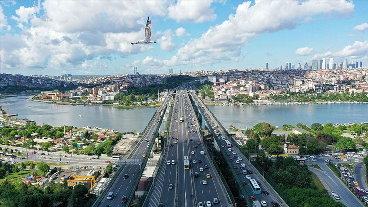 Haliç Köprüsü’nde asfalt yenileme çalışması: Mecidiyeköy istikameti trafiğe kapatıldı
