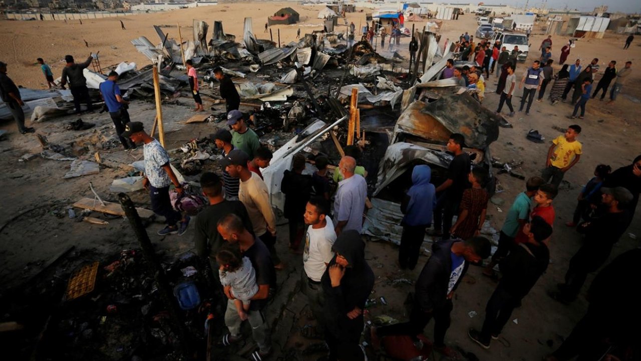 İsrail 'güvenli' dediği El-Mevasi'ye saldırdı: Onlarca ölü var