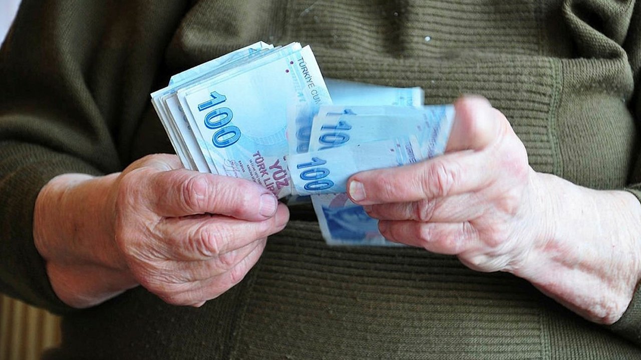 Milyonları ilgilendiriyor: Emeklilere fark ödemesi tarihi belli oldu