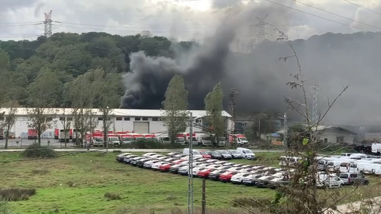 Kemerburgaz'da işyeri yangını! Çok sayıda ekip sevk edildi