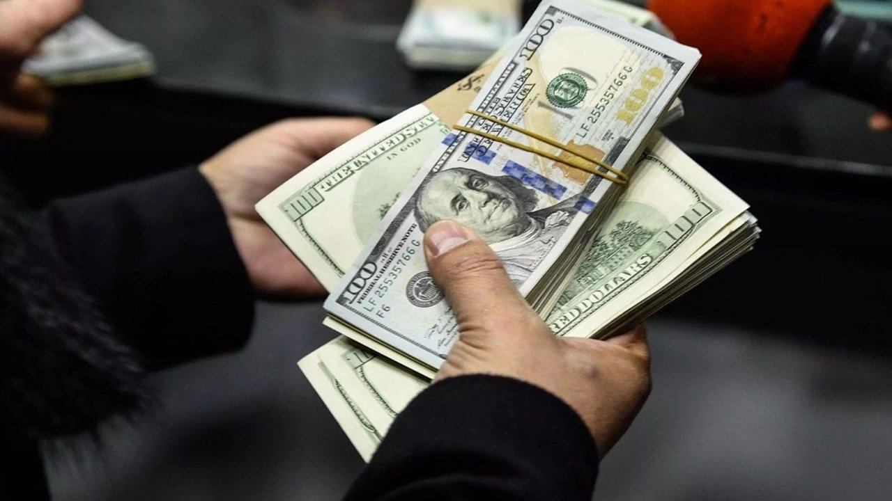 "Dolar/TL'de Hareketlilik:Merkez Bankası Faizi Sabit Tuttu,Kur Geriledi"