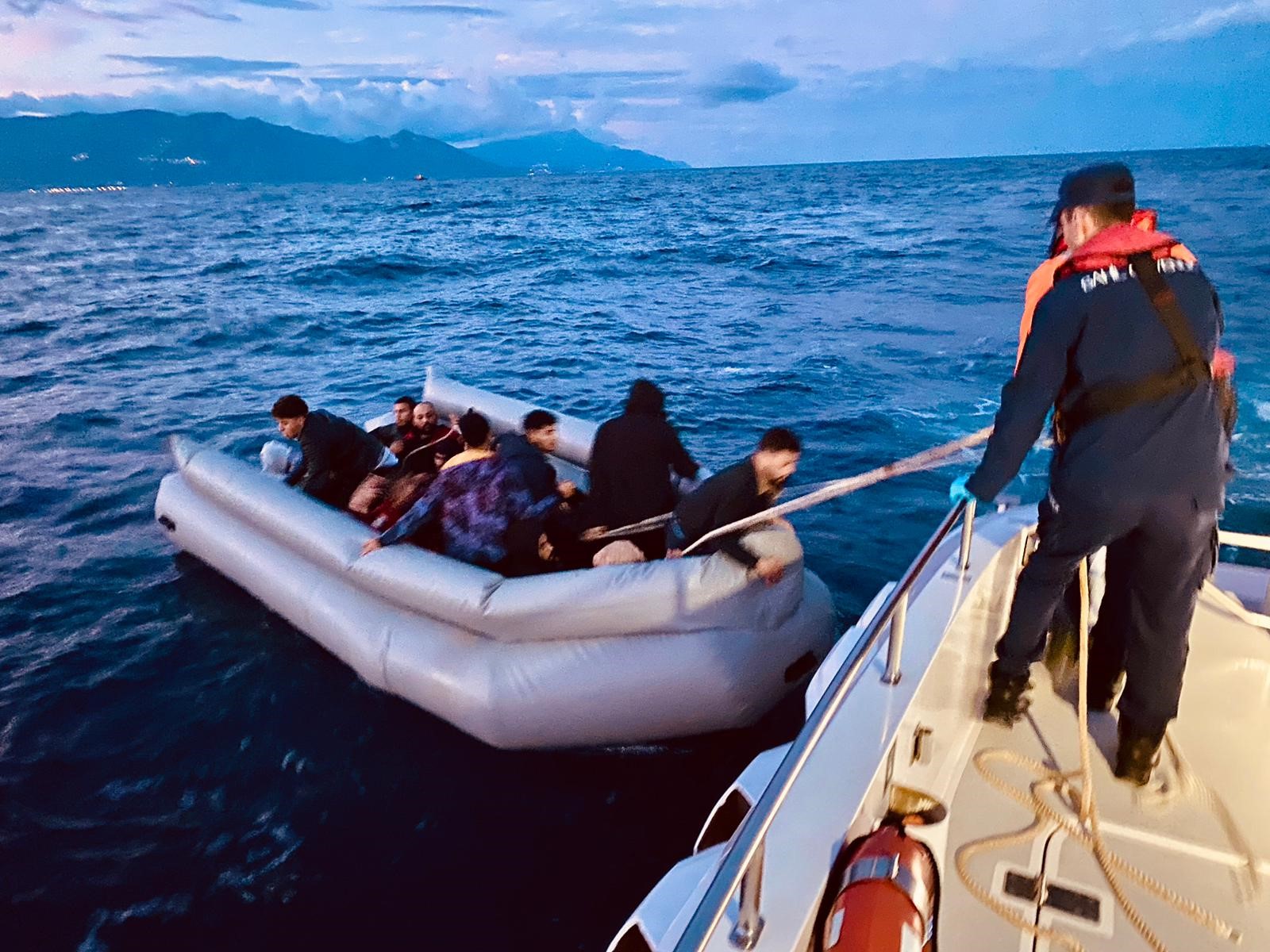 Yunan botları ölüme itti, Türk sahil güvenliği kurtardı