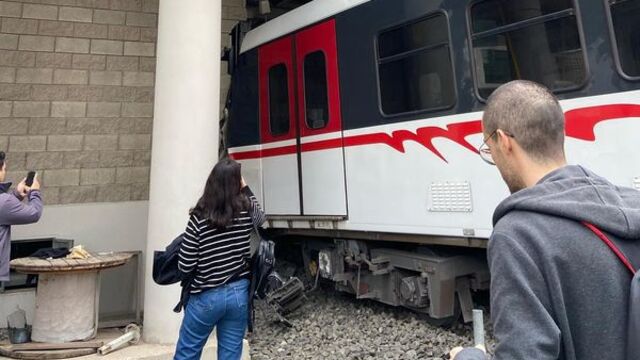 İzmir'de metro raydan çıkıp, duvara çarptı! Bölgeye çok sayıda ekip sevk edildi