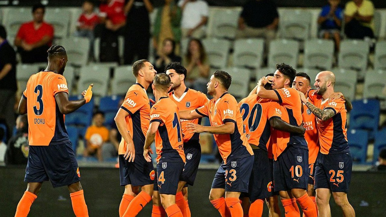 Başakşehir UEFA'ya Konferans Ligi kadrosunu bildirdi! Defans sayısı sınırlı!