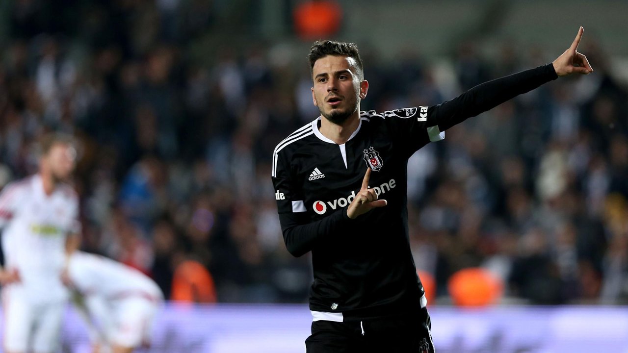 Oğuzhan Özyakup futbola veda etti: Sözleşme uzatma teklifine ne yanıt verdi?