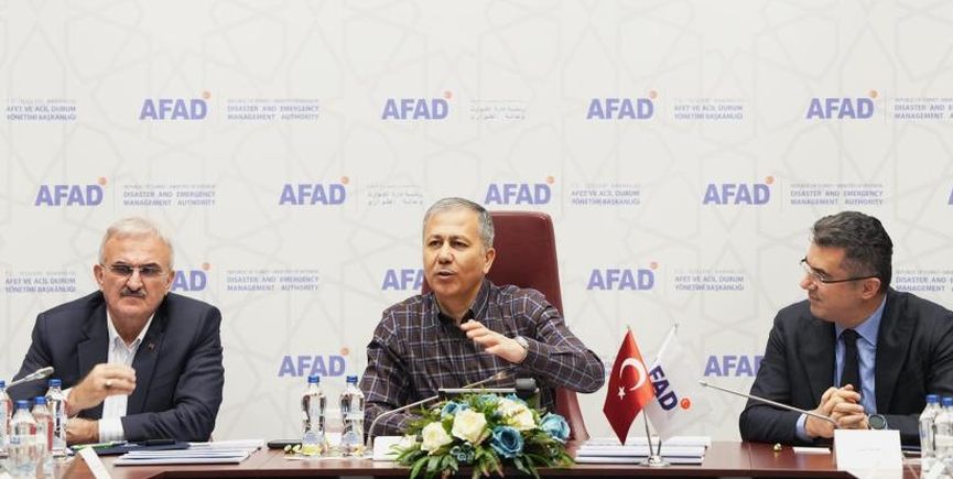 Bakan Yerlikaya, AFAD ile değerlendirme toplantısı gerçekleştirdi