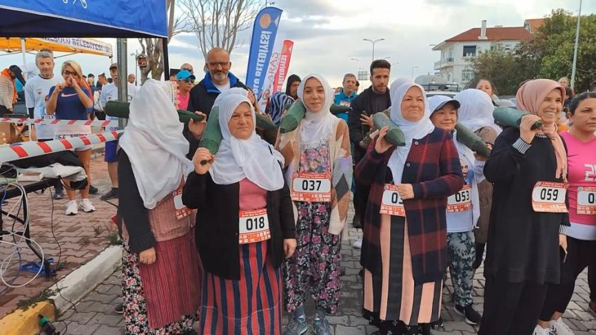 Uluslararası İstiklal Yolu maratonu Kurtuluş Savaşı ruhunu yaşattı! Kadınlar, temsili top mermileriyle koştu