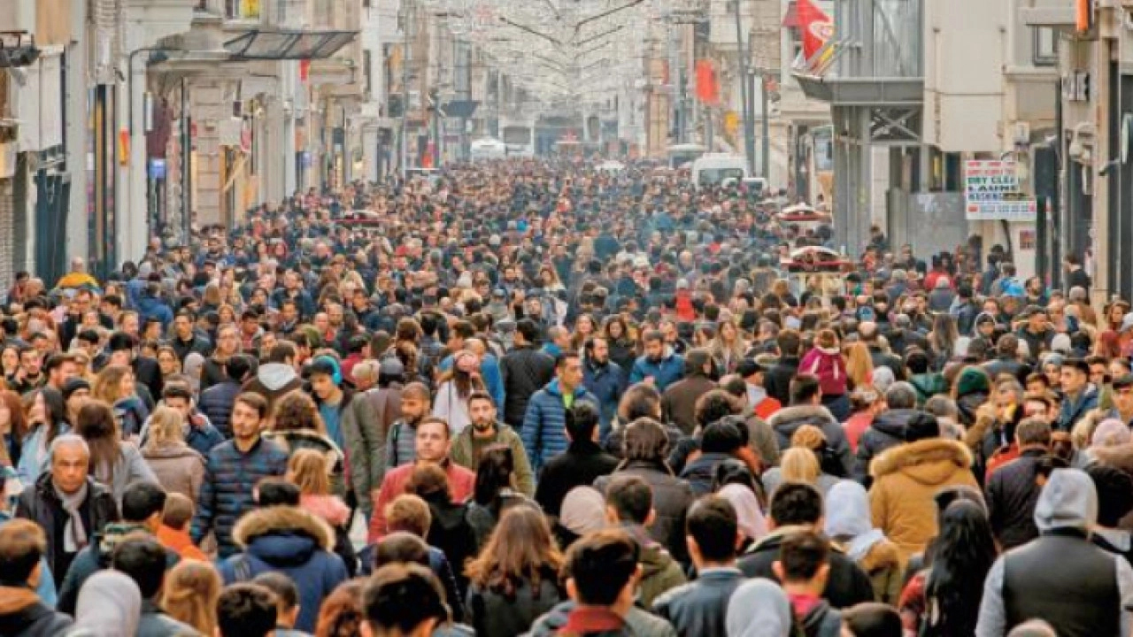 Türkiye'nin en kalabalık ilçeleri belli oldu! O ilçemiz 57 şehrin nüfusunu geride bıraktı! İşte en kalabalık ilçelerin listesi..