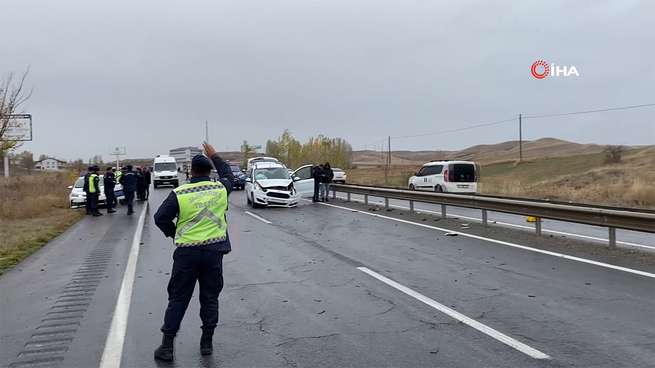 Kaza yapan kamyona çarpmamak için yavaşlamıştı! O araca başka bir araç çarptı