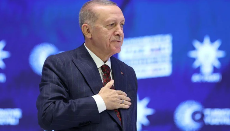 Erdoğan oyların tümünü alarak yeniden genel başkan seçildi