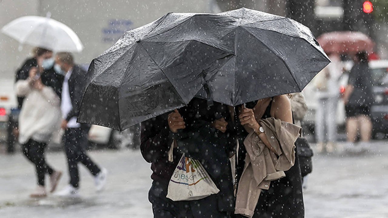 Türkiye yağmurun etkisi altında! Meteoroloji son raporu açıkladı: Yağışlar şiddetini artıracak