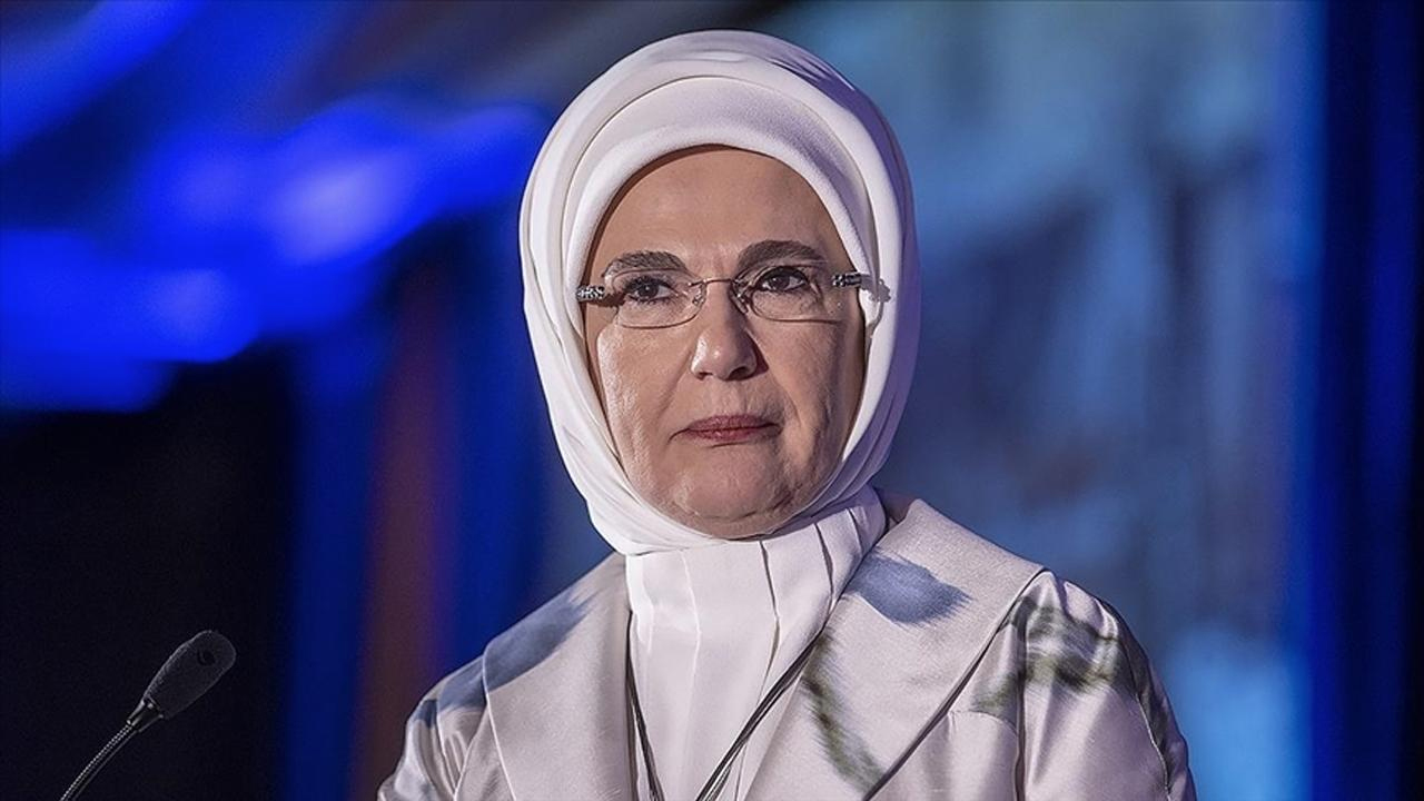 Emine Erdoğan'dan 'Ayaş domatesi' paylaşımı