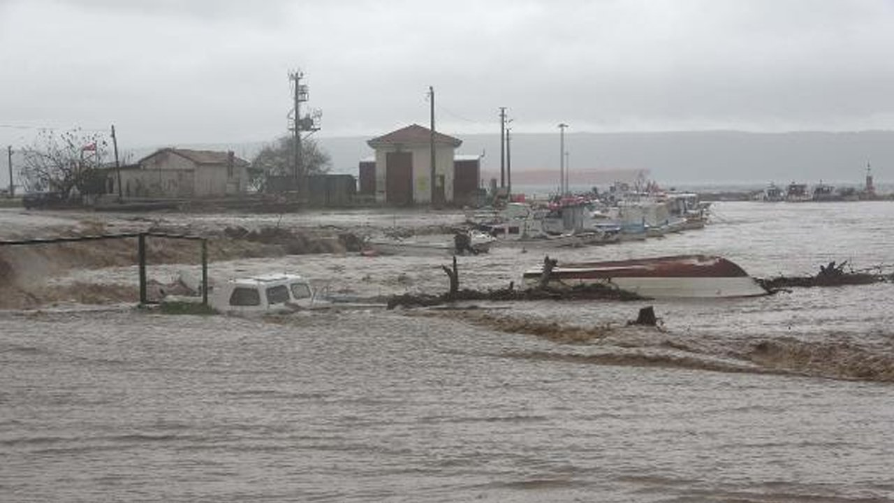 Çanakkale’de Kepez çayı taştı