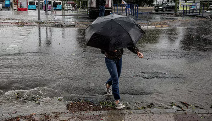 Meteorolojiden Başkent'e uyarı! 2 saat içinde çok kuvvetli şekilde geliyor