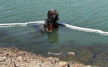 Baraja düşen traktörün sürücüsü öldü