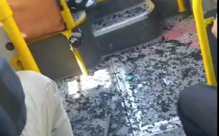 Minibüsün kırılan havalandırma camının parçaları, yolcuyu yaraladı