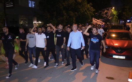 Adana Demirspor taraftarı, yürüyüş yaparak kulüp yönetimini protesto etti