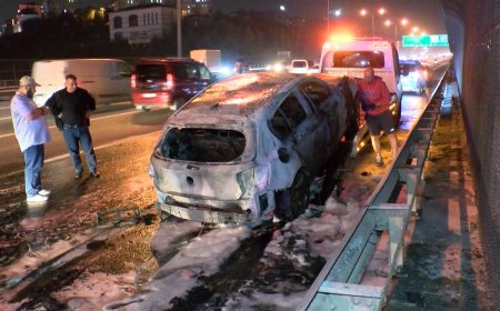 İstanbul-Kağıthane'de seyir halindeki otomobil alev alev yandı