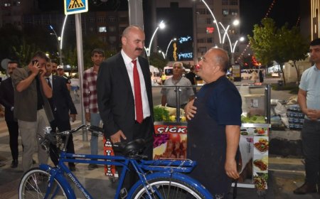 BATMAN Çalınan bisikletini Vali, çiğköftelerini Bakan Yerlikaya aldı
