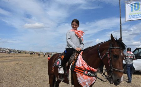 İZMİR Rahvan at yarışı heyecanına çocuklar da katıldı