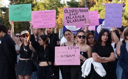 BURDUR Üniversitelilerden kadına şiddet protestosu