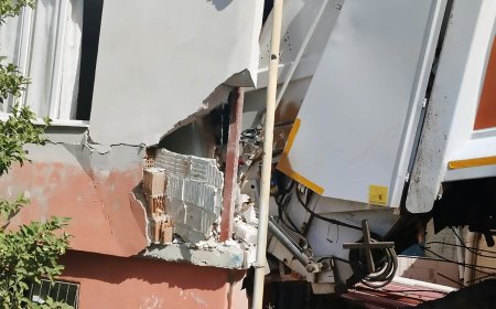 Çöp kamyonunun evinin duvarını yıktığı çift, zararın karşılanmasını istiyor