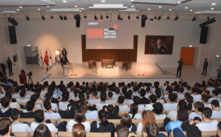 İzmir'de 'Mesleki Eğitim Zirvesi'nin ikincisi gerçekleştirildi