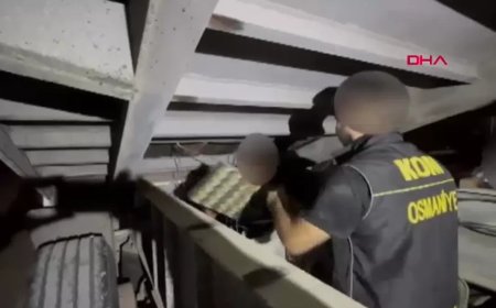 Kamyon kasasındaki gizli bölmeden 9 bin 200 paket kaçak sigara çıktı