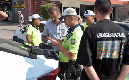 Dron destekli uygulamada yayalara yol vermeyen sürücülere 3 bin 135'er lira ceza