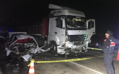 Tır'la çarpışan otomobilin sürücüsü öldü