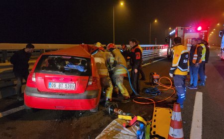 Anadolu Otoyolunda otomobil, TIR’a çarptı: 4 yaralı