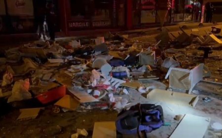 İstanbul-Sultanbeyli'de terk edilen eş evi ateşe verdi, eşyaları sokağa attı
