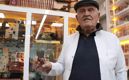 Berber dükkanında antika eşya nostaljisi