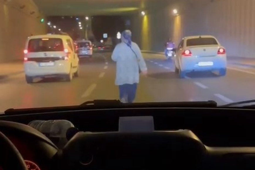 Sultangazi TEM Otoyolu'nda ve caddede trafiğe aldırış etmeden dakikalarca yürüdüler
