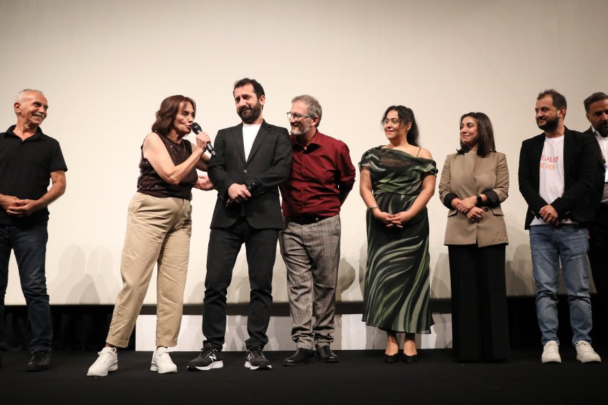 Hayatındaki kişileri anlattığı film, ayakta alkışlandı