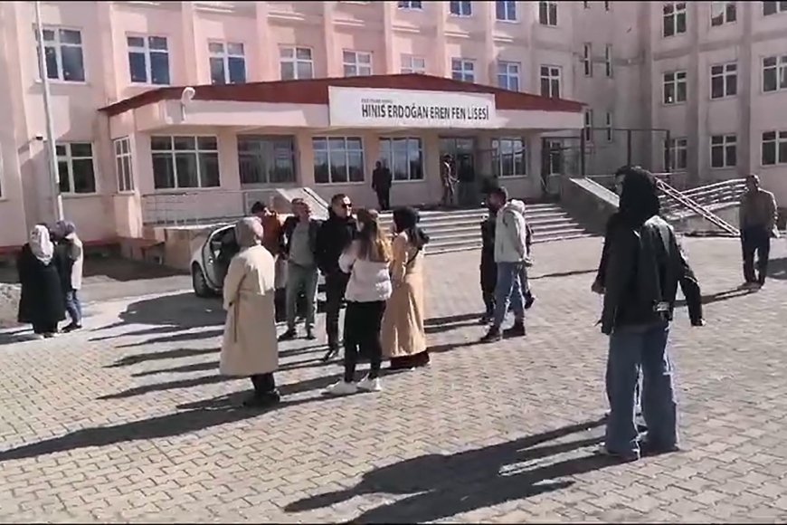 Bina kapalı olunca ehliyet sınavına giremeden ayrıldılar