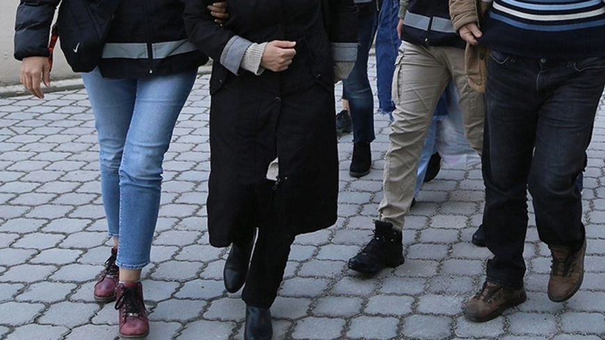 Yeni doğan bebek havalimanı tuvaletinde klozete bırakıldı