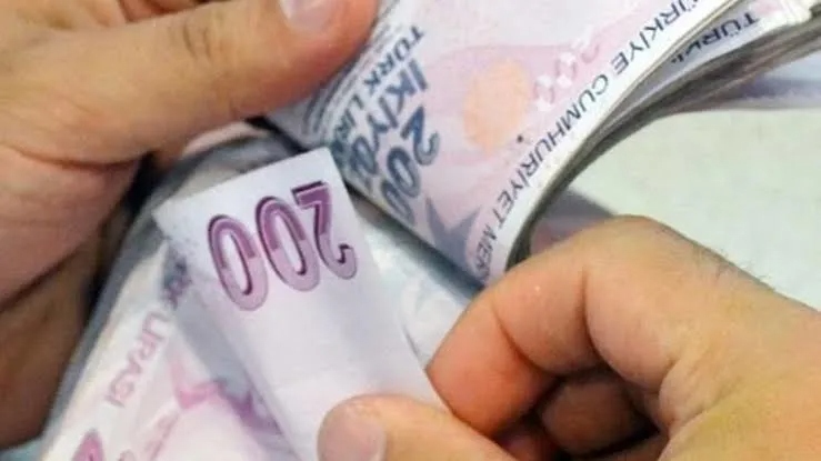 Profesör

Mevcut: 153.208 TL

Tahmini: 166.476 TL

&nbsp;

Araştırma görevlisi

Mevcut: 102.779 TL

Tahmini: 111.680 TL

&nbsp;

Vaiz

Mevcut: 86.983 TL

Tahmini: 94.516 TL

&nbsp;

Avukat

Mevcut: 102.135 TL

Tahmini: 110.980 TLBu
hesaplamalarda yüzde 8,66’lık tahmini zam oranı esas alındı. Görev yeri, derece
ve kademe, aile ve çocuk yardımı, ek ders, döner sermaye, yabancı dil tazminatı
ve diğer ek ödemeler nedeniyle kişilerin alacağı net tutarlar farklılık
gösterebilir.