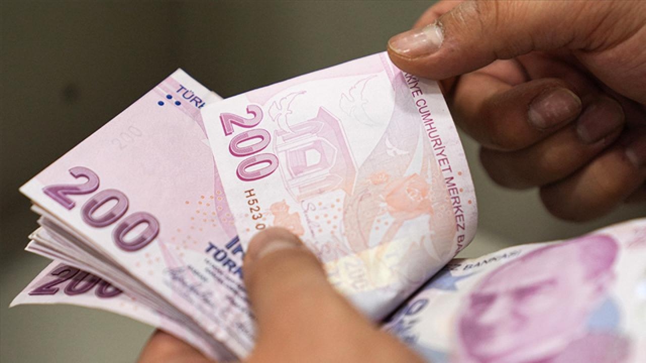 Türkiye İstatistik Kurumu'nun açıkladığı verilere göre eylül
ayında enflasyon aylık yüzde 1,84, yıllık yüzde 29,73 oldu.

Böylece yılın ikinci yarısının ilk üç ayında oluşan
enflasyon, SSK ve Bağ-Kur emeklilerinin Ocak ayında alacağı artışın ilk
bölümünü ortaya çıkardı.