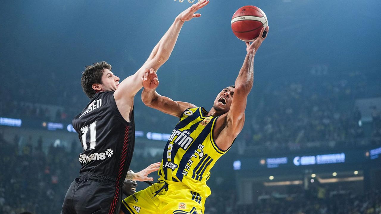 Fenerbahçe Cumhurbaşkanlığı Kupası’nı kaldırdı